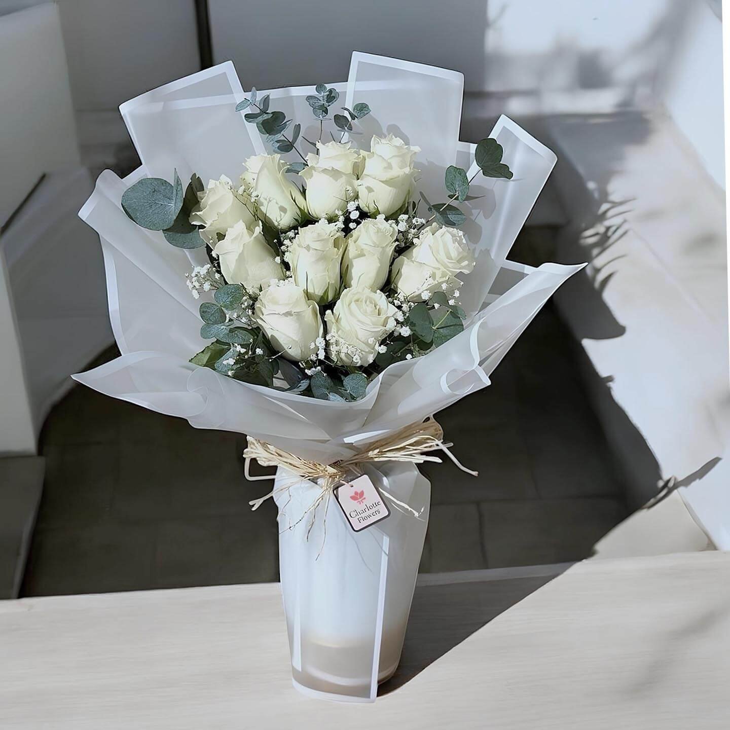 10 White Roses Bouquet