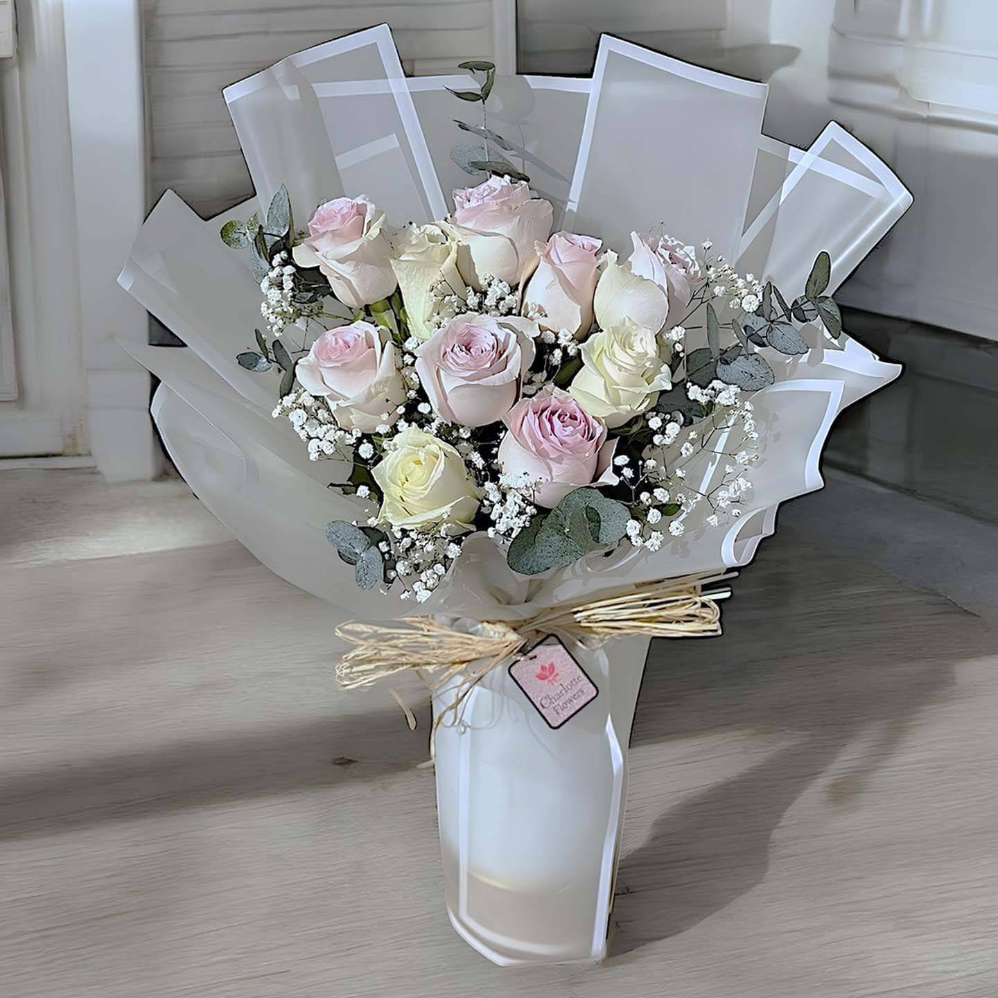 10 white and pink Roses bouquet