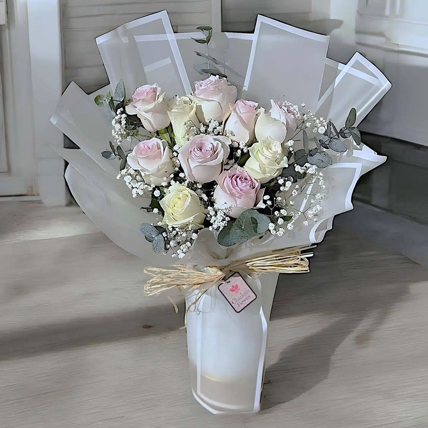 10 white and pink Roses bouquet